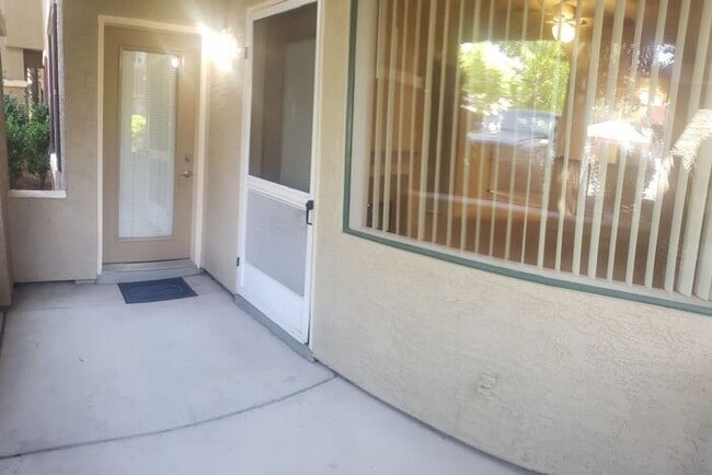 Building Photo - TANAMERA CONDOMINIUMS 1 bed 1 bath 1 car g...