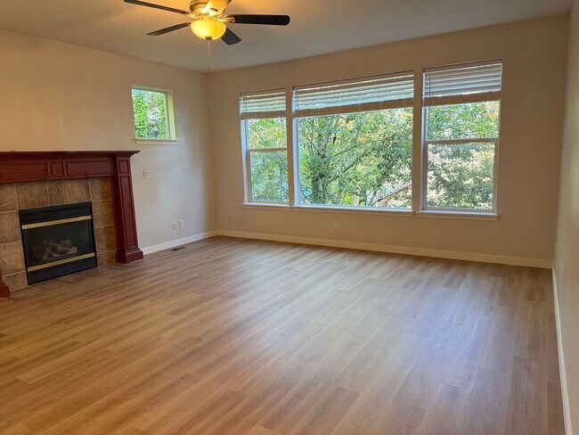 Building Photo - 184 SW 105th Terrace