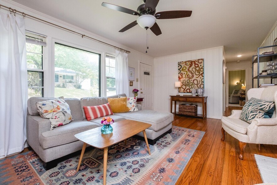 Building Photo - 2100 Durwood Rd