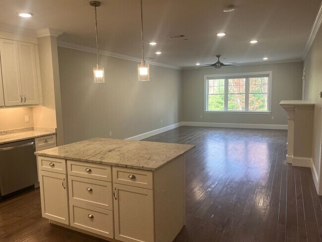 Building Photo - Water Pointe