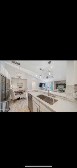 Building Photo - 1307 Lighthouse Rd