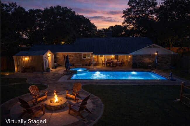 Building Photo - 2819 Fortuna Dr