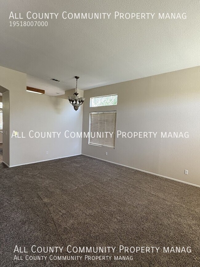 Building Photo - 39862 De Vendome Ct