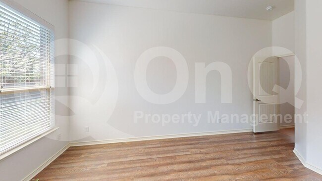 Building Photo - 1618 Nestledown Dr