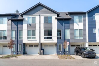 Building Photo - 3B/3B cozy townhome