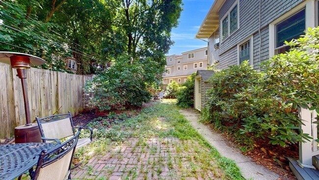 Building Photo - 104 Englewood Ave