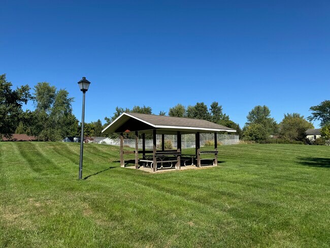 Building Photo - 8813 Beacon Woods Pl