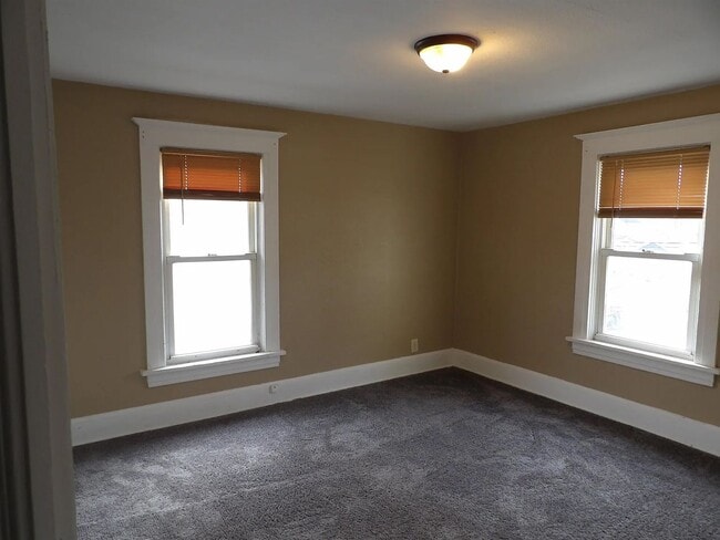 Building Photo - FOR RENT NOW