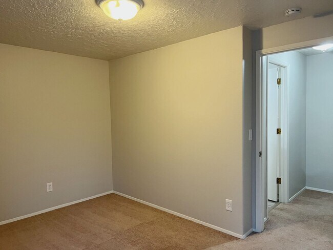 Building Photo - NEWLY REFRESHED Two Bedroom Townhome Style...