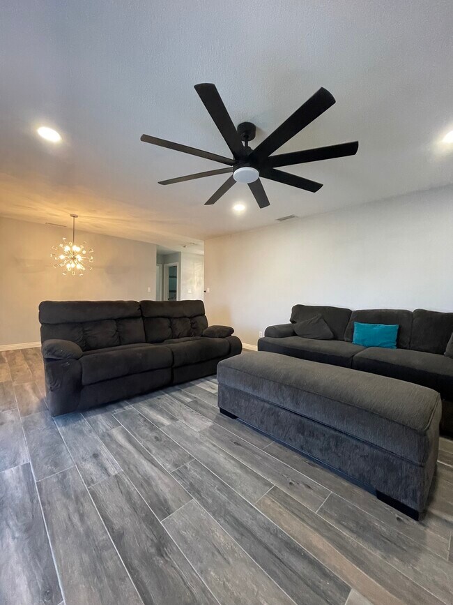 Living room - 25506 Lomas Verdes St