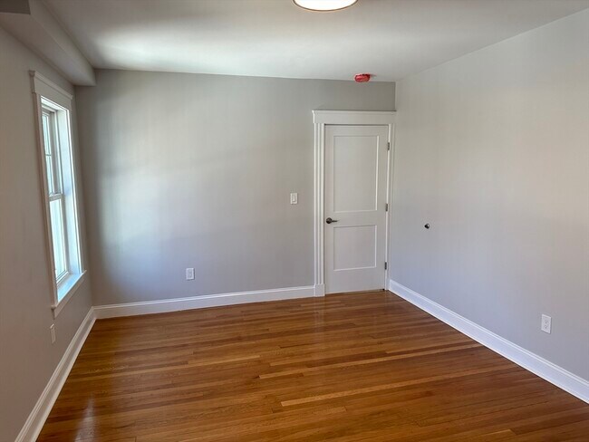 Building Photo - 35 Trapelo Rd