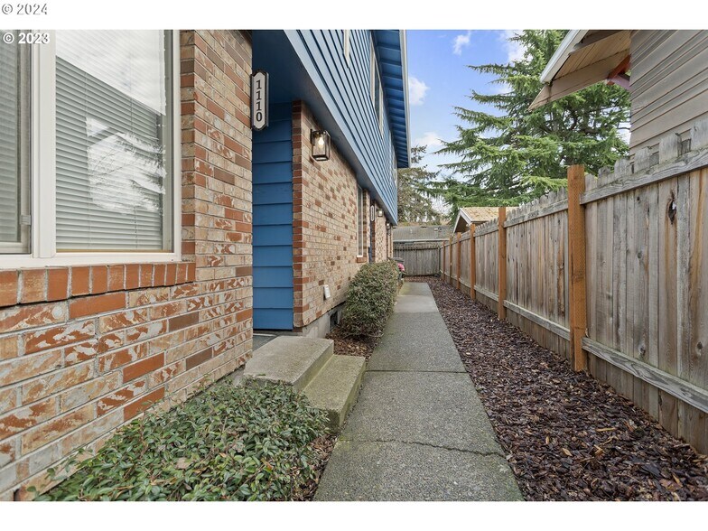 Building Photo - 1110 NE 60th Ave