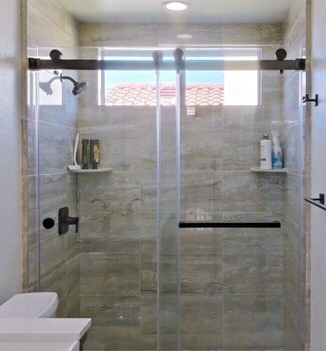 Building Photo - FURNISHED - Elegant 3 bedroom with office ...