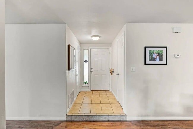 Building Photo - 3437 Huntsman Dr