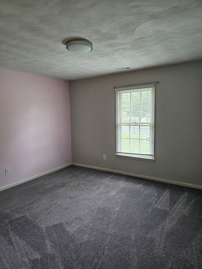 Building Photo - 803 Haskins Dr