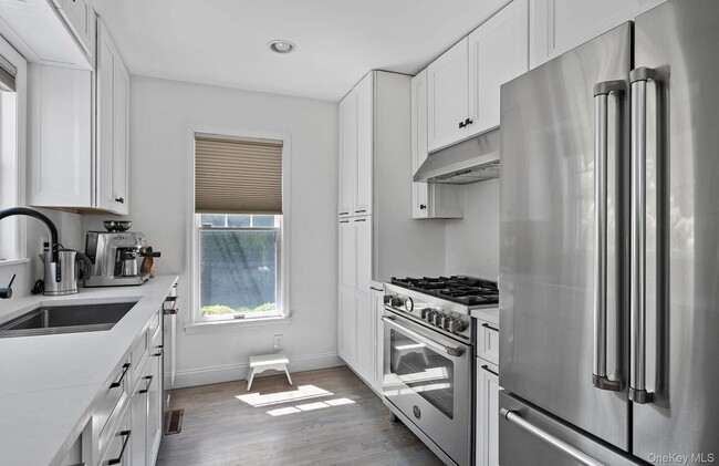 Building Photo - 28 Windermere Dr