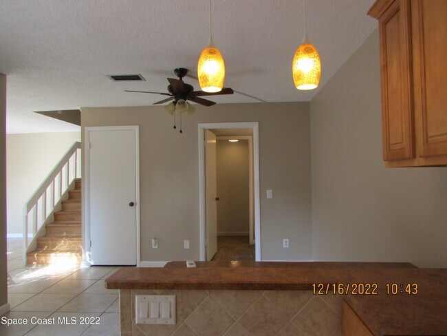 Building Photo - 2111 Vista Oaks Cir NE