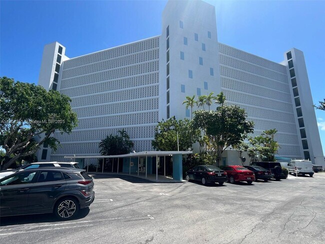 Building Photo - 9101 E Bay Harbor Dr