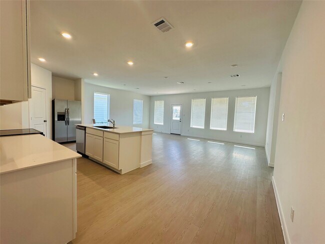 Building Photo - 16052 Tallis Dr