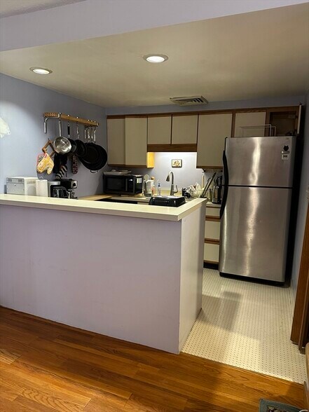 Building Photo - 28 Parkman St