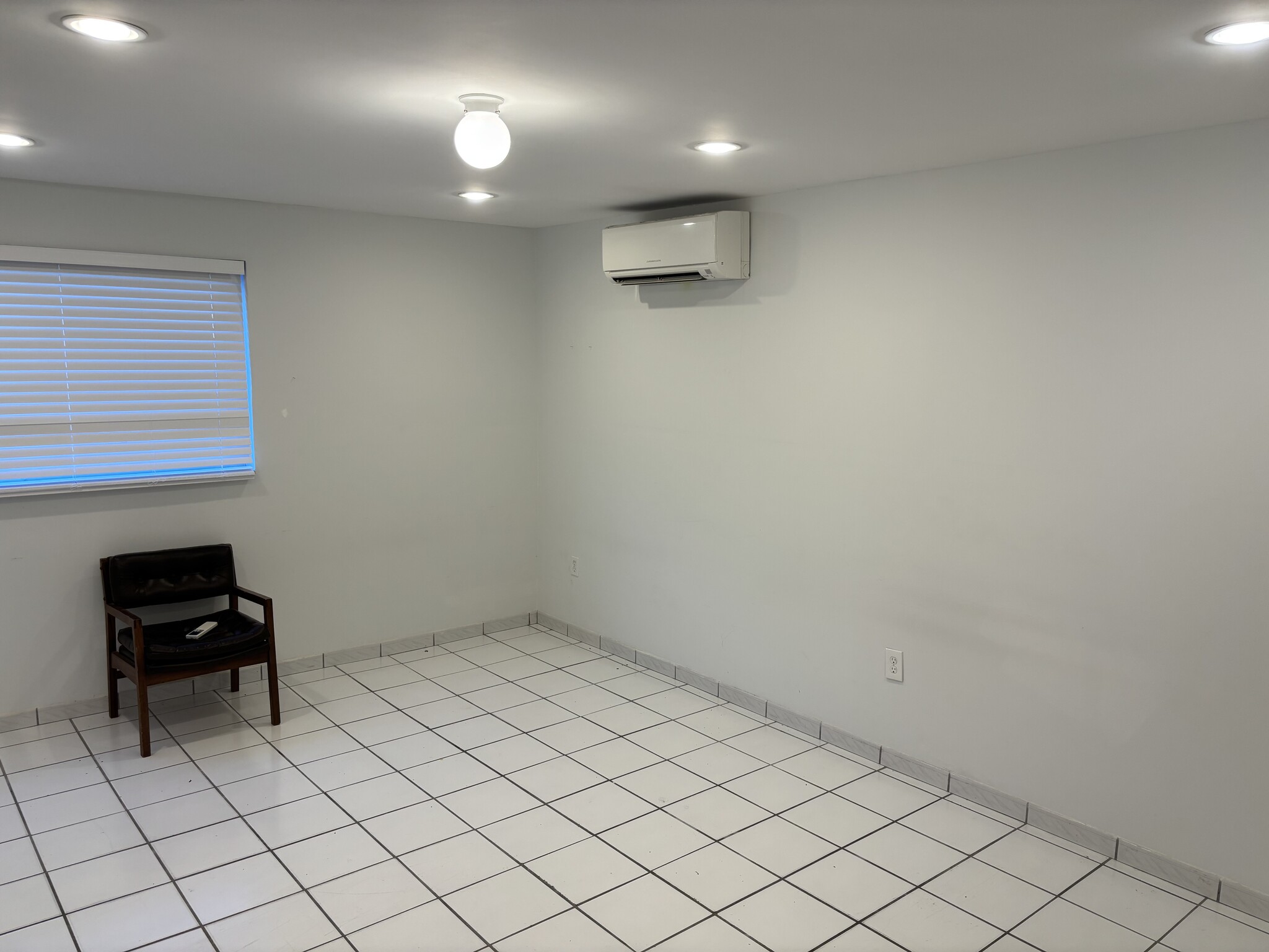 Building Photo - 6700 SW 40th St