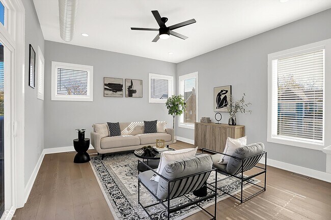 Building Photo - 816 East 21st St