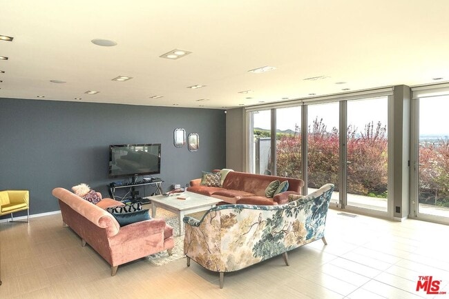 Building Photo - 16722 Charmel Ln