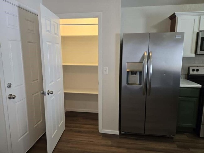 Building Photo - 1144 S Jaybird Ln