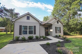 Building Photo - 2734 Kendrick Ave