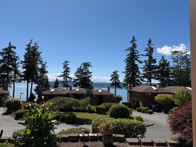 Building Photo - Mukilteo View Condo