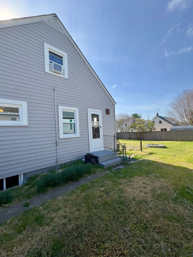 Building Photo - Charming 3 Bedroom/2 Bathroom Home with Large Backyard in Arbutus, MD!