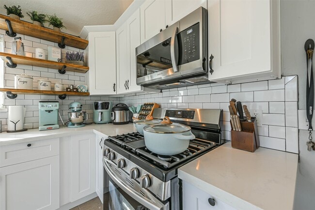 Building Photo - 4030 Bentley Dr