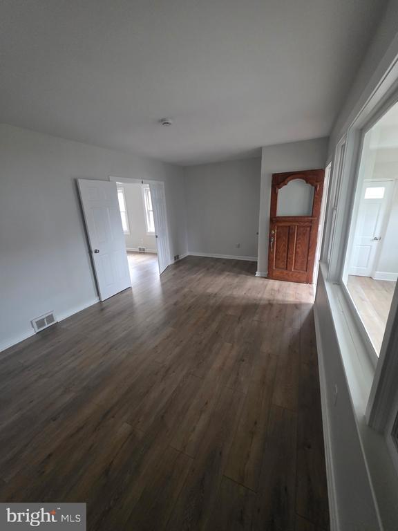 Primary Photo - 105 Mecray Ln