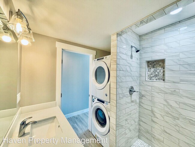 Building Photo - 2 br, 2.5 bath House - 9220 35th Ave SW  -...