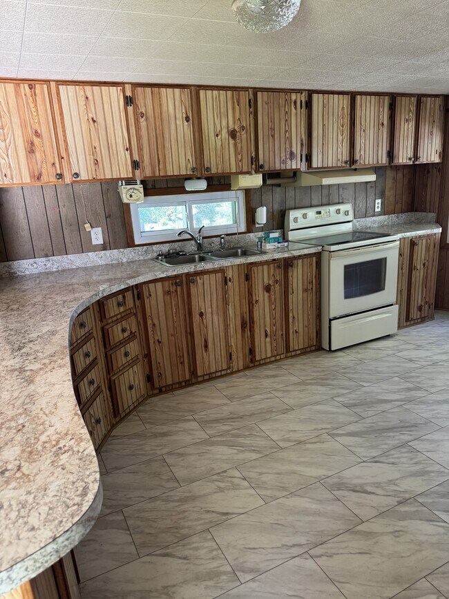 Building Photo - 145 Hillrise Dr