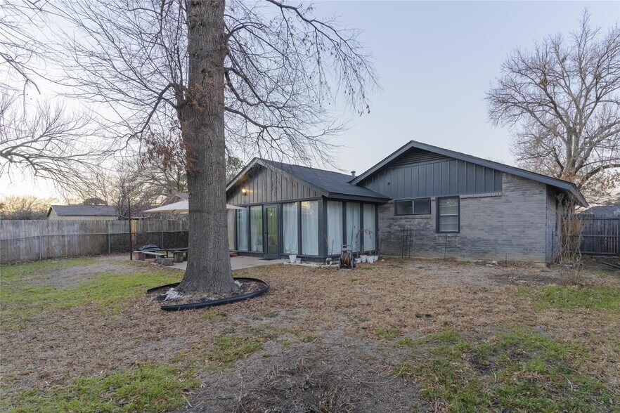 Building Photo - 1620 W Northgate Dr