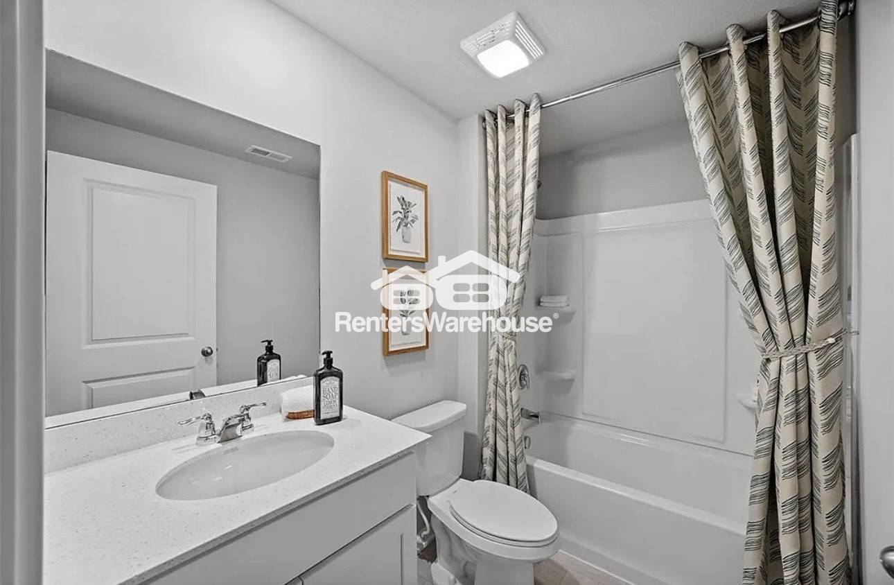 Building Photo - 2656 SE Fox Valley Dr