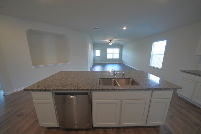 Building Photo - Like New Home in Red River Ranch (Cibolo)! -  Realtor Commission: $500
