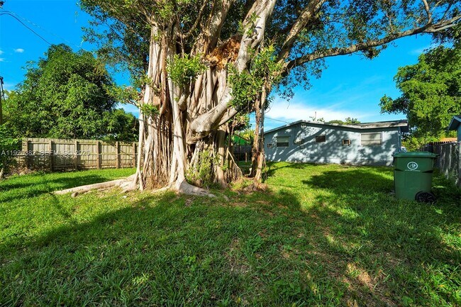 Building Photo - 1515 NW 2nd Ave