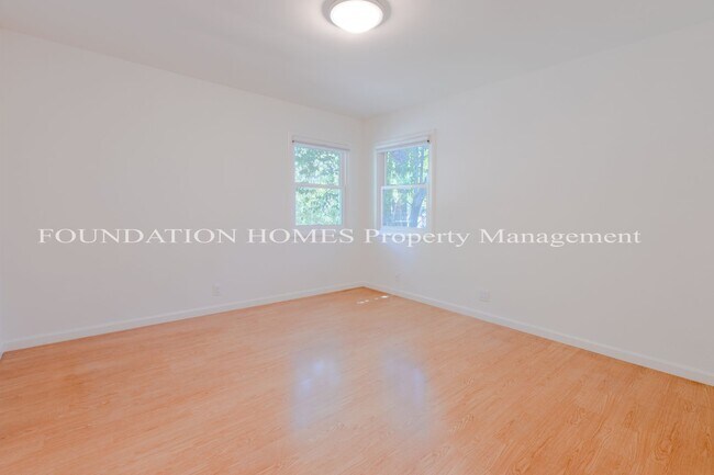 Building Photo - Sleepy Hollow 4bd/2.5ba One Level Home-w/P...