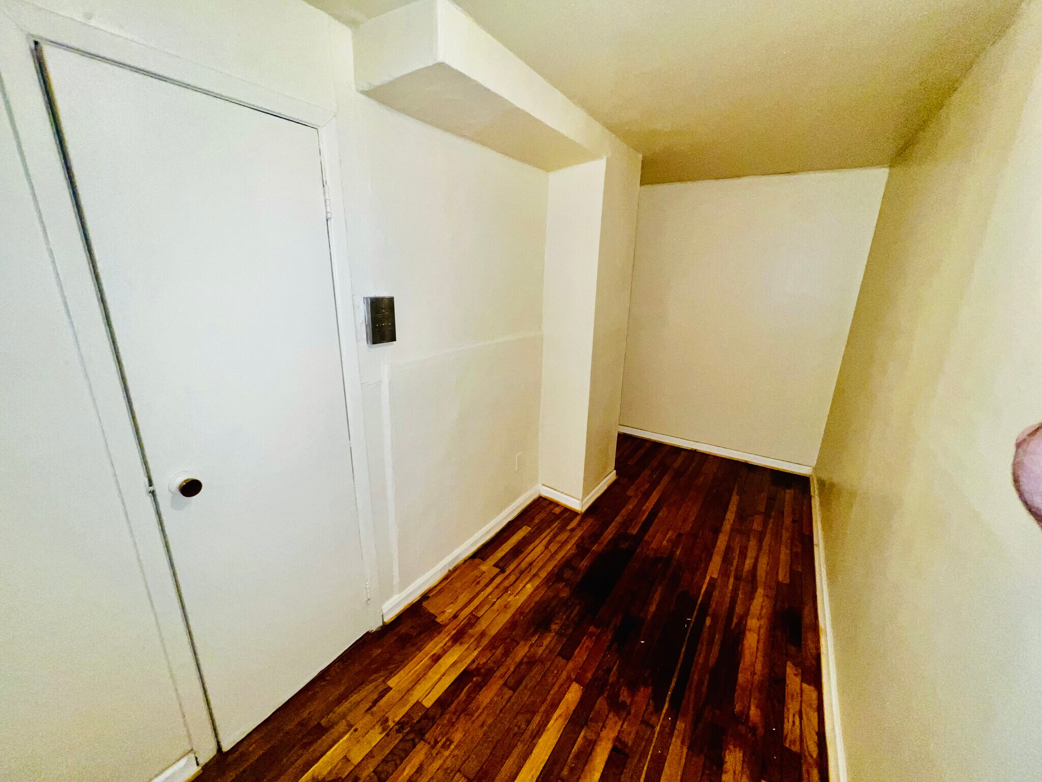 Building Photo - 381 McLean Ave