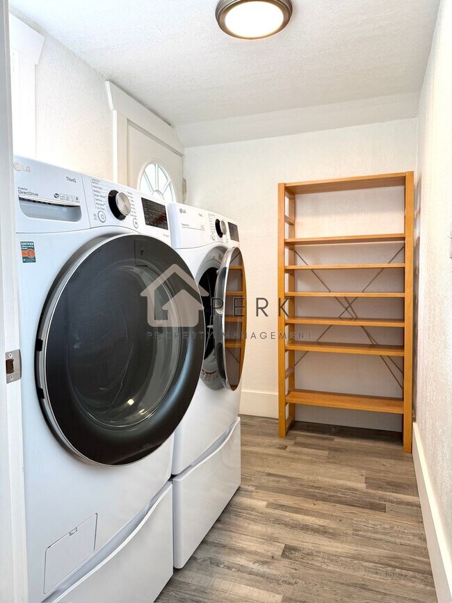 Building Photo - Charming Updated South Tacoma Home with Spacious Bonus Loft and Fenced Yard