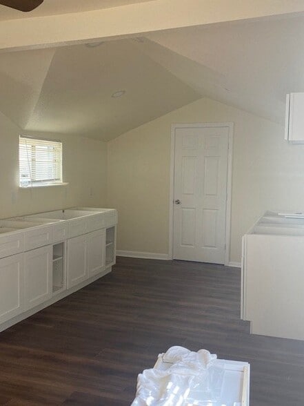 Building Photo - 722 John Adams Dr