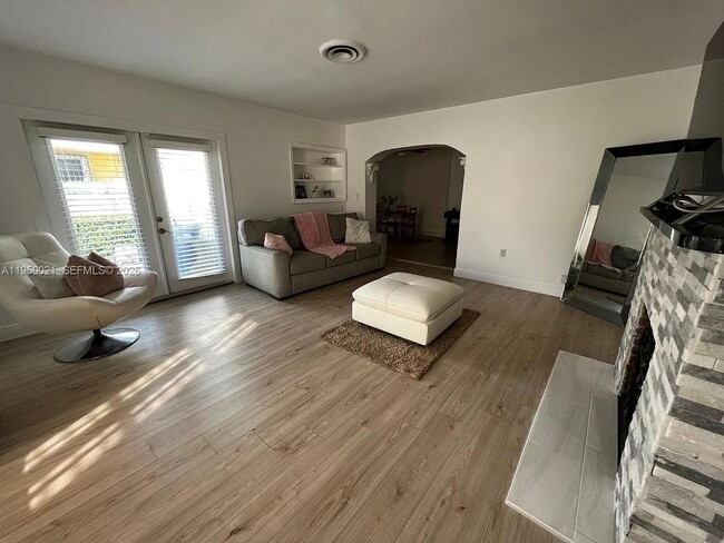 Building Photo - 2049 SW 60th Ct