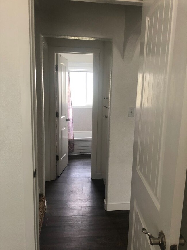 Building Photo - 3-Bedroom 1-Bath (A/C) Private Back Yard - Garage $1,875 (Albany)