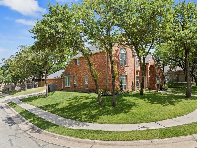 Building Photo - 124 N Crosstimber Trail