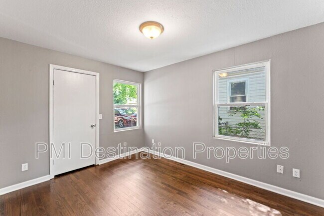 Building Photo - 1018 NE 44th Terrace