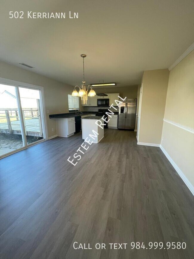 Building Photo - 502 Kerriann Ln