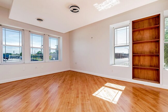 Building Photo - 1337 S Vandeventer Ave
