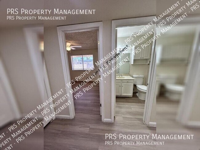 Building Photo - 711 N Oracle-